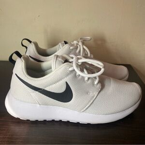 Nike White and Black Women's Sneakers